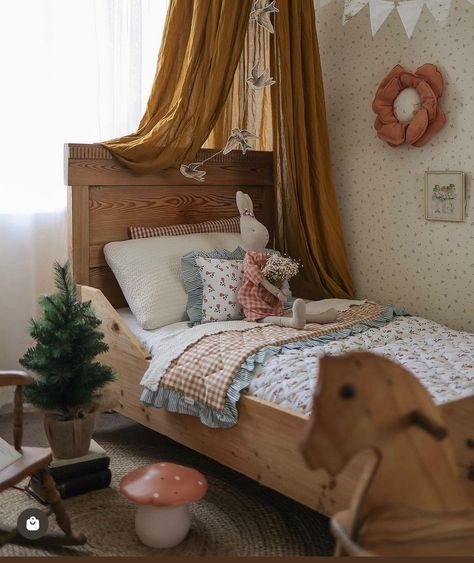 Cottagecore Girls Bedroom, Cottagecore Kids Room, Toddler Room Inspiration, Whimsical Kids Room, Shared Boys Rooms, House Kids Room, Cottage Core Room, Vintage Kids Room, Girl Room Inspiration