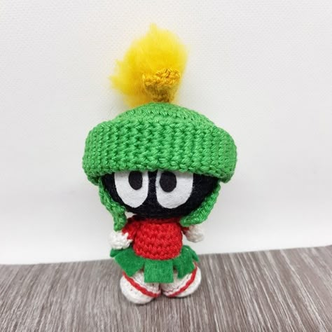 Crochet Marvin The Martian, Marvin The Martian Crochet Pattern, Looney Tunes Crochet Patterns, Crochet Looney Tunes, Crochet Marvin The Martian Free Pattern, Looney Tunes Crochet Patterns Free, Disney Crochet Free Pattern, Free Arumigami Patterns, Marvin Martian