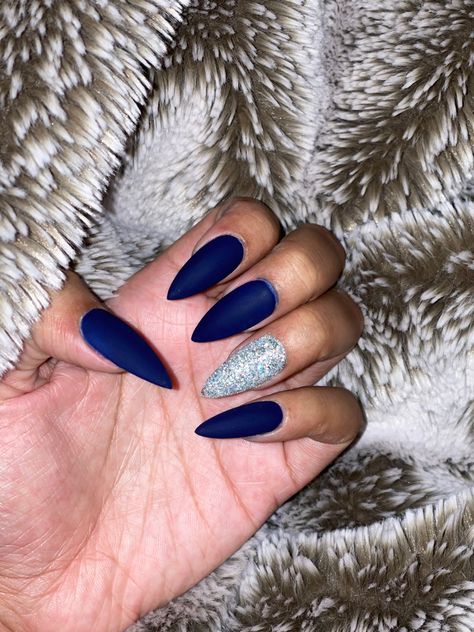 blue and silver almond nails September Blue Nails, Blue And Sparkle Nails, Holiday Nail Polish, Sugar Glitter, Navy Nails, Navy Blue Nails, September Nails, Nails Matte, Holiday Nail