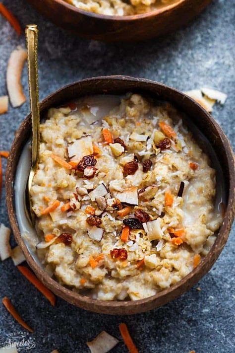 Hot Breakfast Ideas, Oatmeal Granola, Easy Carrot Cake, Carrot Cake Oatmeal, Hot Breakfast, Vegan Carrot Cakes, Best Carrot Cake, Warm Breakfast, Oatmeal Recipe