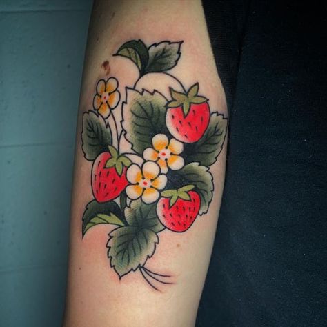 Neo Traditional Strawberry Tattoo, American Traditional Strawberry Tattoo, Strawberry Tattoo Design, American Traditional Flower Tattoo, Traditional Tattoo Tutorial, General Tattoo, Hannah Tattoo, Grandpa Tattoo, Tattoo Tutorial