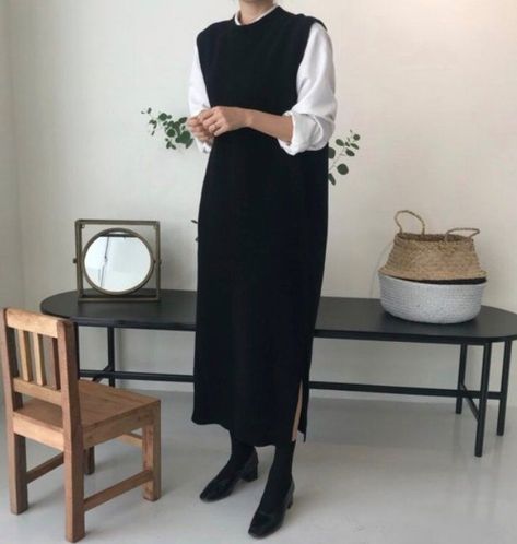 7c4ede33a62160a19586f6e26eaefacfdesc51046737ri Long Knit Vest, Knit Sundress, Long Knit Sweater, Sweater Maxi Dress, Long Sweater Dress, Warm Dresses, Dress Sweater, Long Vests, Long Knit