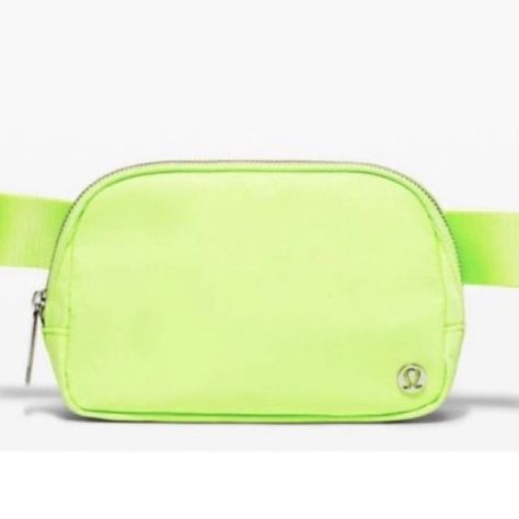 New Lululemon Everywhere Belt Bag Faded Zap Lulu Clothes, Lululemon Belt Bag, Cross Belt, Lululemon Everywhere Belt Bag, Preppy Inspiration, Everywhere Belt Bag, Dopp Kit, Lemonade Stand, Silver Logo