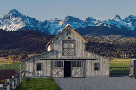 Timber Frame Design, Gambrel Barn, Gambrel Style, Post And Beam Barn, Pole Barn Garage, Building A Pole Barn, Barn House Interior, Horse Barn Designs, Barn Kits