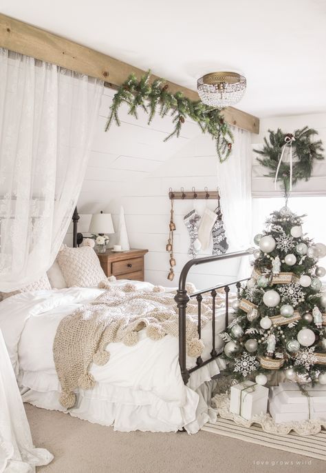 Bedroom Decorated For Christmas, Bedroom For Christmas, Winter Bedroom Decor, Christmas Decor Ideas For Bedroom, Holiday Room Decor, Decor Ideas For Bedroom, Holiday Bedroom, Winter Bedroom, Christmas Room Decor Diy