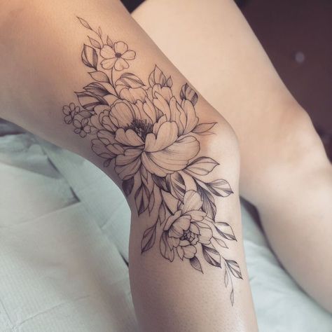 Shin Tattoo, Floral Thigh Tattoos, Hip Thigh Tattoos, Girl Back Tattoos, Muster Tattoos, Inspiration Tattoos, Neck Tattoos, Leg Tattoos Women, Thigh Tattoos Women