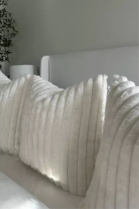 Loving these faux fur pillow covers from Amazon! Click the pin for links to shop. Faux Fur Bedroom Ideas, Amazon Pillow Covers, Amazon Pillow, Affordable Bedroom Decor, Fur Comforter, Dream Bedroom Inspiration, Neutral Bedroom Decor, Neutral Bedrooms, Neutral Bedding