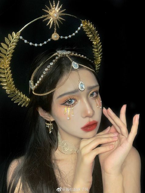 Headpiece Drawing Reference, Hear Accessories, Mary Costume, Realistic Costumes, Embroidered Canvas Art, Face Art Makeup, Korean Eye Makeup, Headpiece Jewelry, Aesthetic People