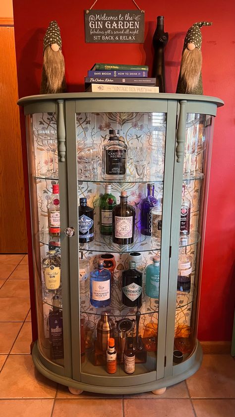 Made an old curio cabinet into a gin cabinet Upcycled Drinks Cabinet Ideas, Upcycled Glass Cabinet, Gin Cabinet Upcycle, Cocktail Cabinet Upcycled, Alcohol Cabinet Ideas, Drinks Cabinet Ideas, Upcycled Display Cabinet, Wine Cabinet Diy, Cocktail Cupboard