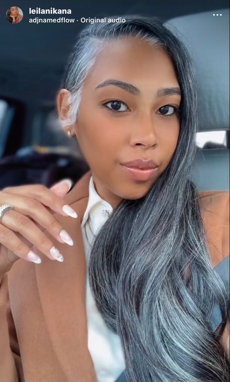 Grombre Hair, Hair Couleur, Silver Locs, Long To Short Haircut, Grey Hair Don't Care, Silver Haired Beauties, Gorgeous Gray Hair, Going Grey, Grey Hair Inspiration