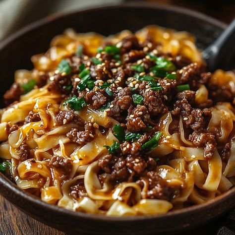 Mongolian Ground Beef Noodles, Ground Beef Noodles, Mongolian Ground Beef, Beef Noodle Casserole, Beef Pasta Recipes, Ground Beef Rice, Mongolian Beef Recipes, Fried Broccoli, Beef Noodles