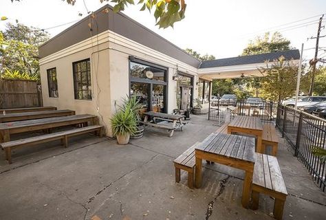 Mexican Restaurant Decor, Restaurant Station, Brewery Design, Pub Design, Modern Garage, Old Gas Stations, Rooftop Patio, Petrol Station, Filling Station