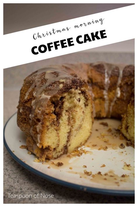 This Christmas morning coffee cake is one of my favorite Christmas traditions, and I make it every year, no matter where I am! | Teaspoon of Nose Christmas Morning Coffee, Christmas Coffee Cake, Christmas Morning Traditions, Morning Live, Holiday Morning, Salty Cake, Recipes Christmas, Coffee Cake Recipes, Christmas Breakfast