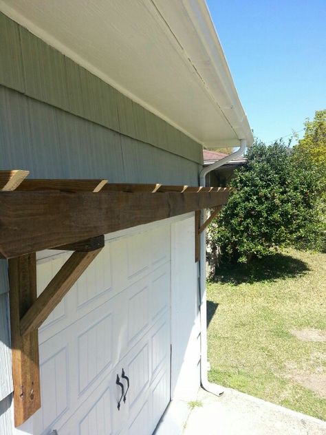 Diy Pergola Over Garage, Modern Pergola Over Garage Door, Pergola Over Garage Door, Mini Pergola, Garage Door Trellis, Garage Pergola Diy, Garage Arbor, Over Garage Door, Simple Pergola