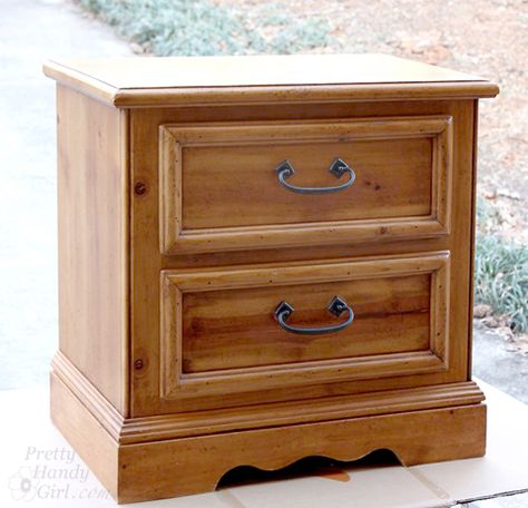 Country Oak Bedroom Furniture, Nightstand Redo Ideas, Night Table Makeover, Nightstand Flip, Upcycled Nightstand, Diy Nightstand Makeover, Night Stand Makeover, Pine Nightstand, Pine Bedroom