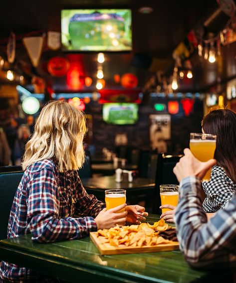 These Are the 10 Biggest Sports Bars in America — VinePair Sports Bar Photoshoot, Sports Bar Aesthetic, Pub Photoshoot, Sports Bar Food, Bar Photoshoot Ideas, Nachos At Home, Sports Restaurant, American Sports Bar, Casino Jackpot