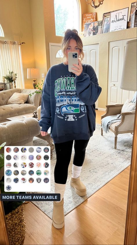 Crewneck Outfit Fall, Oversized Crewneck Outfit, Collage Fits, Sweatshirt Outfit Winter, Midsize Fall Outfits, Oversized Sweatshirt Outfit, Super Bowl Outfit, Crewneck Outfit, Game Watch