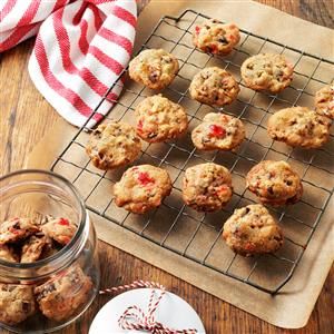 Fruitcake Christmas Cookies Recipe -As holiday gifts, these rich fruit-and-nut filled cookies are pretty and practical. Make them ahead—the taste actually gets better over time! —Julia Funkhouser, Carson, Iowa Christmas Cake Cookies, Fruit Cake Cookies Recipe, Fruit Cake Cookies, Billy B, Cake Light, Fruit Cookies, Fruitcake Recipes, Cookie Cake Recipe, Cake Vegan