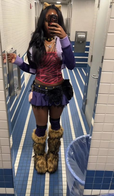 Clawdeen Wolf Costume Aesthetic, Clawdeen Wolf Outfit Ideas, Claudine Monster High Costume, Halloween Wolf Costumes, Clawdeen Wolf Fantasia, Claudine Wolf Costume, Halloween Baddie Costumes, Clawdeen Halloween Costume, Schoolgirloutfit Halloween