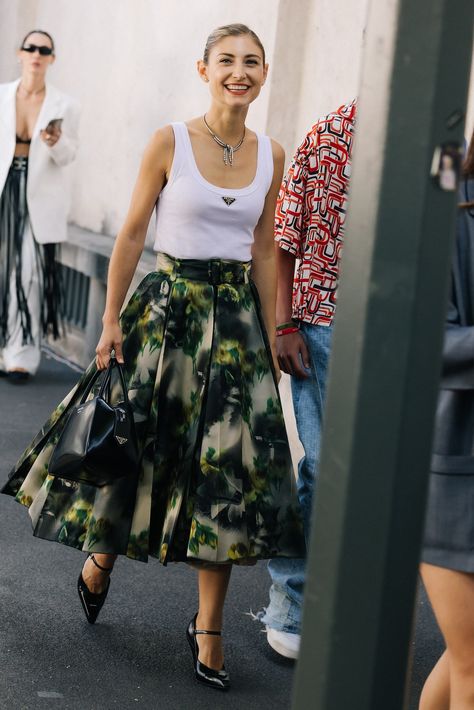 Street Style Fashion Week 2023, Fashion Week Spring Summer 2023, Milan Fashion Week Street Style, Style Lookbook, Simple Fall Outfits, Spring Summer 2023, Street Style Summer, Spring Street Style, Easy Fall