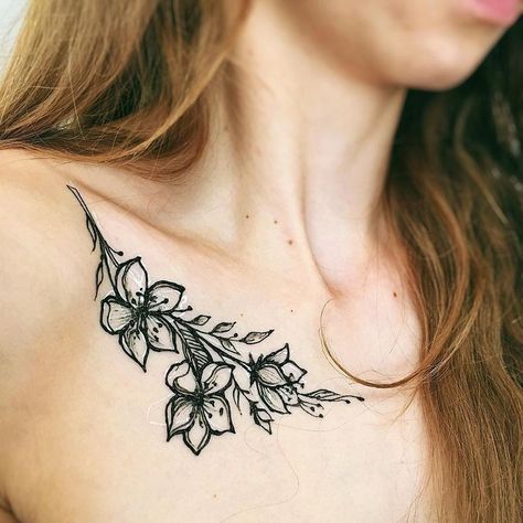 Henna Chest, Henna Tattoo Back, Shoulder Henna, Belly Henna, Tattoo Design For Hand, Tattoo Fashion, Henna Inspired Tattoos, Henna Tattoo Hand, Simple Henna Tattoo