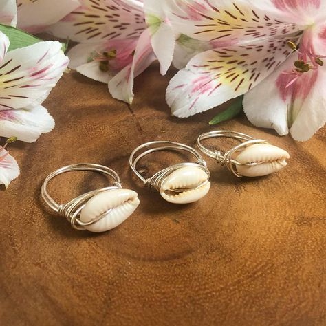 Summer Beach Cowrie Shell Jewelry, White Shell Rings For The Beach, Handmade White Shell Rings, Handmade Shell Ring For Beach, Ocean-inspired Cowrie Shell Jewelry, Shell Rings, Diy Ring, Sea Jewelry, Beachy Vibes