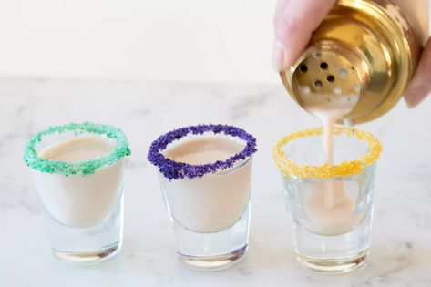 King Cake Filling Ideas, King Cake Martini Recipe, King Cake Shot, King Cake Drink Recipes, Mardi Gras King Cake Recipe, Cinnamon Schnapps, Cake Shots, Jack And Coke, Cream Liqueur