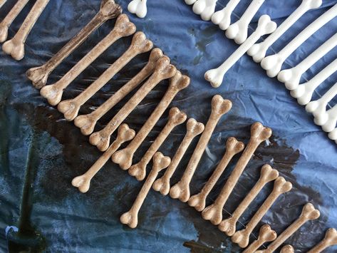 How to make plastic bones look aged and dirty | Manning Makes Stuff How To Age A Skeleton, How To Age Plastic Skeleton, Aging Plastic Skeletons, Dark Viking, Pirate Ship Craft, Bone Decorations, Witches Ball, Viking Aesthetic, Viking Cosplay