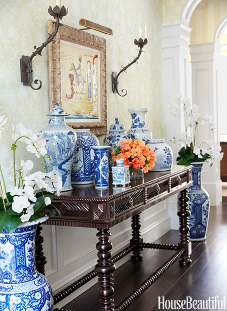 In the entrance hall, an arrangement of porcelain on a British Colonial–style table Blue And White Vases, British Colonial Decor, Entertaining House, British Colonial Style, Blue White Decor, Colonial Decor, Chinoiserie Chic, White Christmas Decor, White Pottery