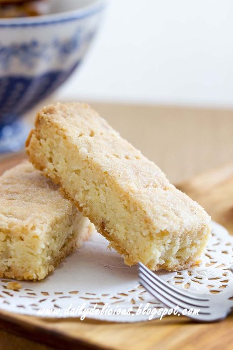 dailydelicious: Easy Macadamia Shortbread Ginger Shortbread Recipe, Macadamia Shortbread, Biscotti Recipes, Macadamia Nut Butter, Macadamia Cookies, Easy Biscuit Recipe, Sweet Bar, Biscotti Recipe, Macadamia Nut