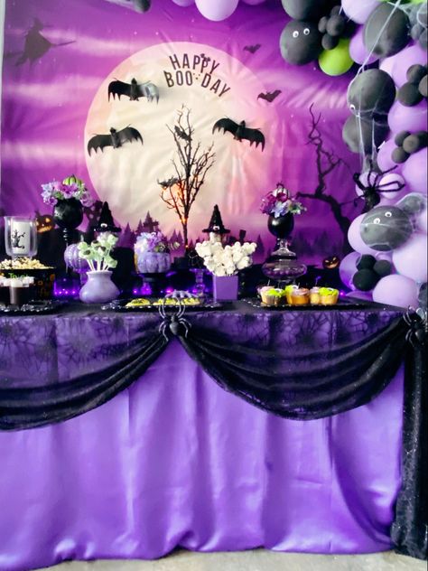 Wednesday Addams Candy Table, Wednesday Adams Birthday Party Theme, Wednesday Birthday Party Theme, Halloween Birthday Ideas, Wednesday Addams Birthday Cake, Wednesday Addams Party Ideas, Wednesday Addams Birthday Party, Nightmare Before Christmas Babyshower, Addams Family Theme Party