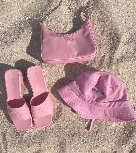 Pink designer bag, shoes and bucket hat Gucci Ad, Barbie Malibu, Multi Top, Summer Outfits Y2k, Lux Fashion, Summer Luxury, Beach Pink, Basic Skin Care Routine, Shoes Prada