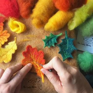 *NEW* Workshop in a Box - Needle Felted Leaves, Acorns & Berries by Th – Claire's Crafts Create! Moth Video, Felted Leaves, Leaves Tutorial, Needle Felting Diy, Wool Felt Projects, Felted Wool Crafts, Wool Needle Felting, Needle Felting Tutorials, Felt Leaves