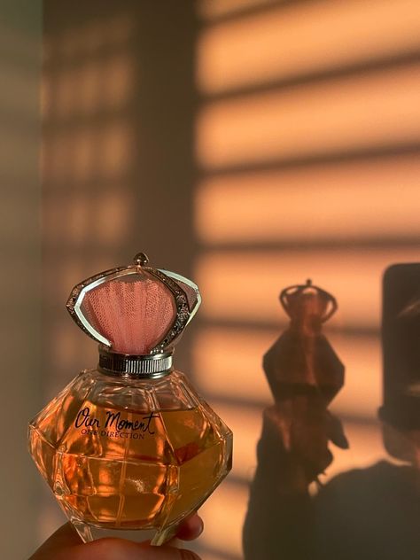 One Direction, One Moment, One Moment perfume, golden hour, golden, harry styles, louis tomlinsom, zayn malik, liam payne, niall horan, aesthetic, room, room decor, golden hour aesthetic, one direction perfume One Direction Made In The Am Aesthetic, Gold Harry Styles Aesthetic, Golden Harry Styles Aesthetic, One Direction Core Aesthetic, Golden Aesthetic Harry Styles, One Direction Perfume, Harry Styles Golden, Golden Glitter, Gold Aesthetic