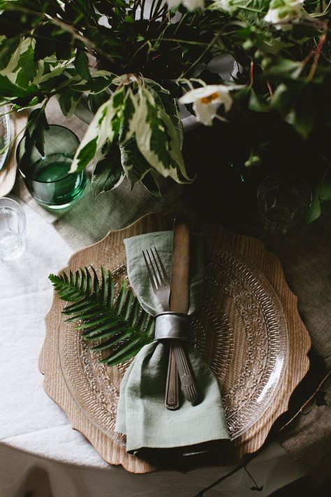 a Pacific Northwest inspired tablescape | small space entertaining | Jojotastic Tiny Bungalow, Centerpiece Tutorial, Entertaining Dinner, Northwest Style, Brunch Inspiration, Home Interior Accessories, Modern Real Estate, Holiday Tips, Forest Cabin