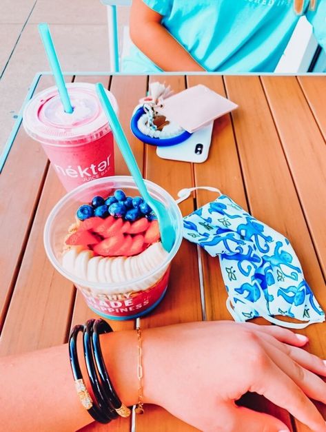 Preppy Food, Acai Bowls, Preppy Beach, Food Bowls, Food Pics, Summer Snacks, Preppy Girl, Sweet 16 Parties, Yum Yum Chicken