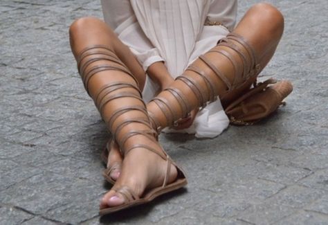 Love! Tan Gladiator Sandals, Strappy Flats, On The Ground, Boot Sandals, Shoe Game, Strappy Sandals, Gladiator Sandals, Nice Shoes, Mocha