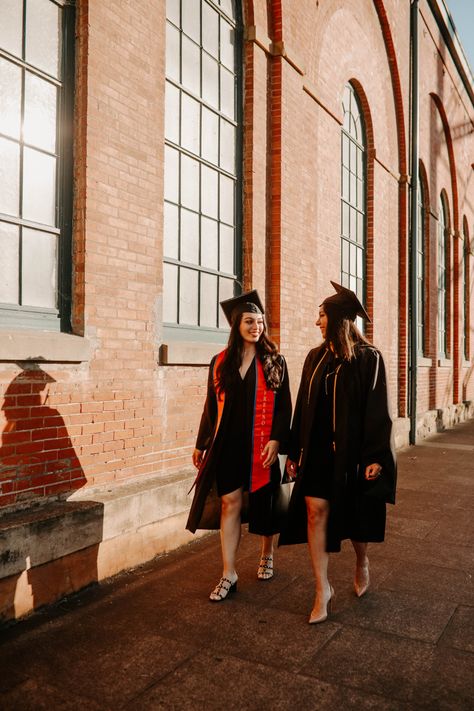 Graduation With Best Friend, Sisters Graduation Pictures, Two People Graduation Pictures, Graduation Friends Photoshoot, Pre Convo Photoshoot Idea, Graduation Photoshoot With Friends, Sister Graduation Pictures, Graduation Pictures With Family, Best Friend Graduation Pictures