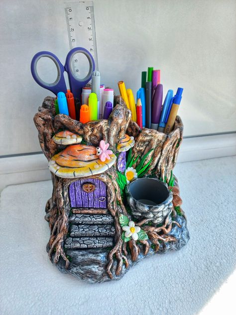 Clay Pencil Holder Ideas, Art Clay Ideas, Clay Pencil Holder, Diy Pencil Holder, Fairy House Crafts, Clay Fairy House, Christmas Decorations Outdoor, Christmas Tree Candy, Christmas Tree Diy