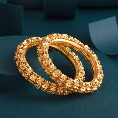 Gold Bala Design, Yellow Diamond Jewelry, Large Gold Earrings, Unique Gold Jewelry Designs, Pure Gold Jewellery, Gold Bangles For Women, New Gold Jewellery Designs, Gold Bangle Set, Antique Jewellery Designs