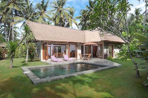 Balinese Villa, Winter House Exterior, Ubud Villas, House On A Budget, Nusa Ceningan, Modern Tropical House, Small Villa, African House, Bali House