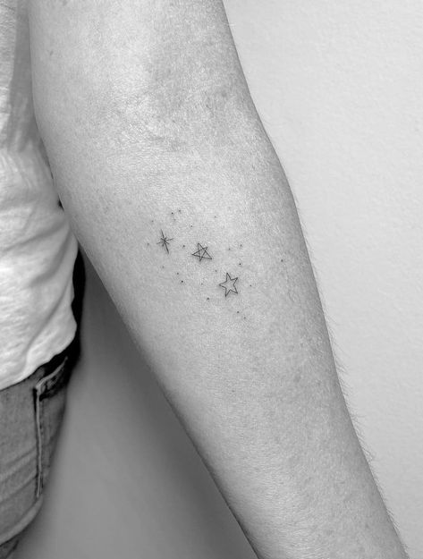 Star Fine Line Tattoo, Fine Line Tattoo Ideas, Mum Tattoo, Maching Tattoos, Line Tattoo Ideas, Universe Tattoo, Drawing Stars, Tattoo People, Fine Line Tattoo