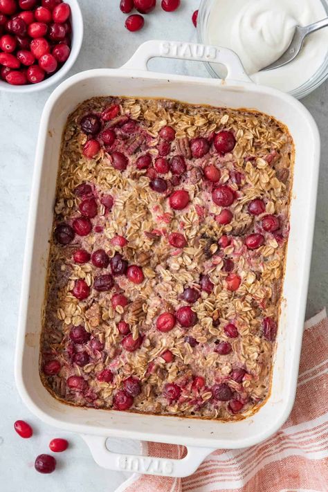 Pecan Baked Oatmeal, Baked Oatmeal Recipes Breakfast, Quick And Easy Breakfast Recipes, Oatmeal Baked, Christmas Breakfast Ideas, Greek Yogurt Sauce, Cranberry Oatmeal, Cranberry Baking, Breakfast Oatmeal Recipes