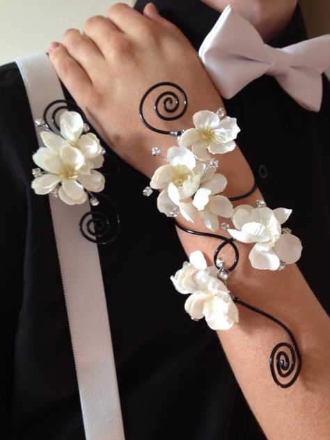 Silk Flower Corsage, Bracelet Corsage, Homecoming Flowers, Prom Corsage And Boutonniere, Homecoming Corsage, Corsage And Boutonniere Set, Corsage And Boutonniere, Corsage Prom, Prom Flowers