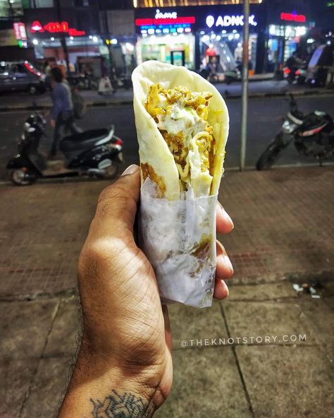 Shawarma, the Arabian Queen! This little gangster is one of the most wanted street foods in the Middle Eastern countries and it's quite… Middle Eastern Countries, Desi Street Food, Eastern Countries, Street Foods, Most Wanted, Dog Bun, Middle Eastern, Hot Dog Buns, Street Food