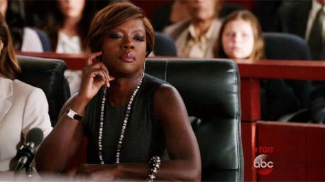 via GIPHY Annalise Keating, Black And White Gown, Green Smokey Eye, Beauty Rules, Shonda Rhimes, Viola Davis, Press Tour, Glossy Lips, New Moon