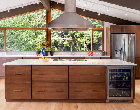 Mid-Century Modern Deck House - Midcentury - Kitchen - Other - by The Design Gallery | Houzz Mid Century Modern Deck, Mid Century Modern Kitchen Design, Deck House, Modern Kitchen Remodel, Modern Deck, Mid Century Living Room, Mid Century Modern Kitchen, House Deck, Mid Century Modern Interiors