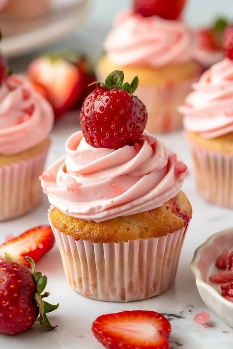 Celebrate summer with these irresistible strawberry cupcakes with strawberry buttercream frosting! They're bright, tender, and 100% berry-licious. Small Batch Strawberry Cupcakes, Strawberry Cupcake Recipe, Fresh Strawberry Cupcakes, Cupcake Strawberry, Strawberry Shortcake Cupcakes, Strawberry Cupcake Recipes, Cupcakes Strawberry, Cooking Sweets, Cupcakes Bakery