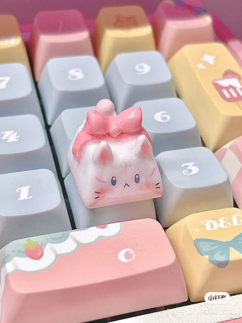 Artisan Keycaps Resin, Clay Keyboard Keys, Key Caps Diy, Clay Key Caps, Polymer Clay Keycaps, Custom Keycaps, Artisan Keycaps, Polymer Clay Ornaments, Cute Food Drawings