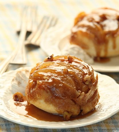 Individual Apple Upside Down Cake Mini Cake Ideas, Honey Roasted Pecans, Apple Upside Down Cake, Cake And Coffee, Upside Down Cakes, Banana Caramel, Crepes And Waffles, Caramel Desserts, Mini Bites